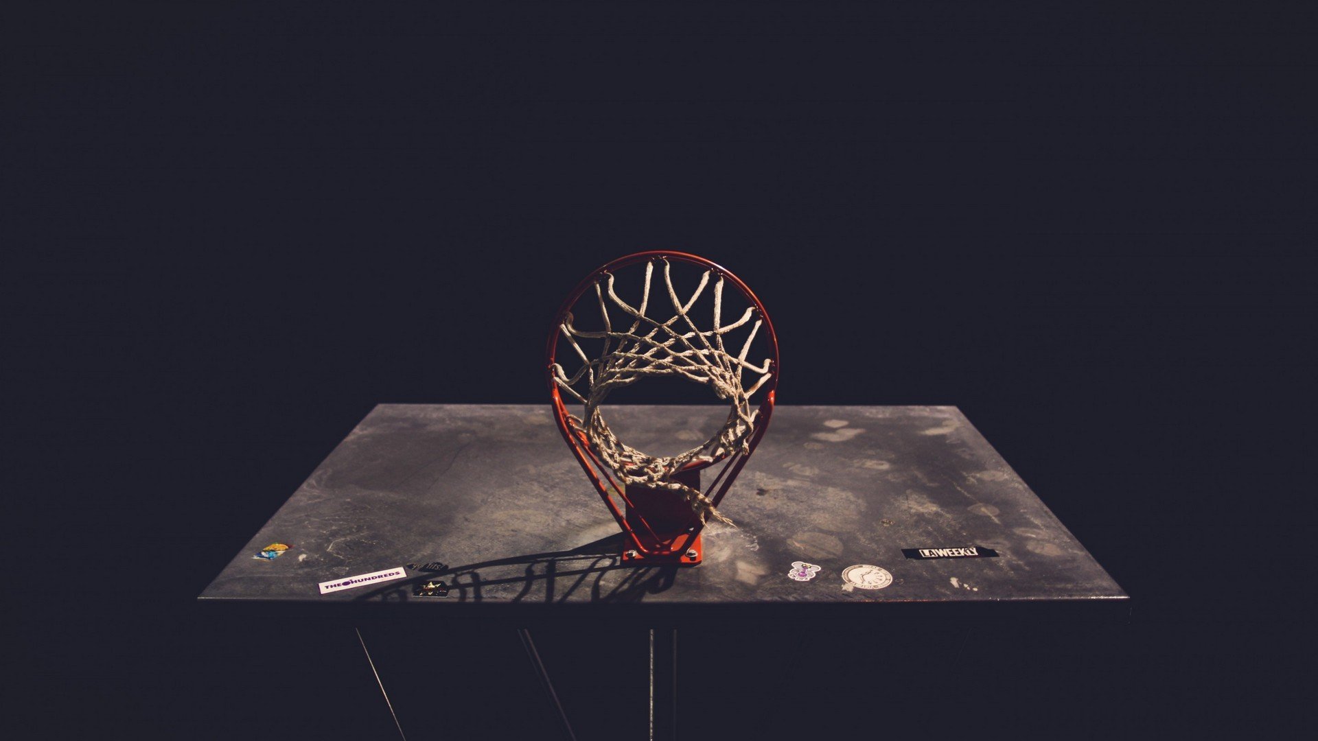 NBA季后赛之夜，锡安炸裂全场！那个被质疑玻璃人的怪物，今夜让整个联盟颤抖